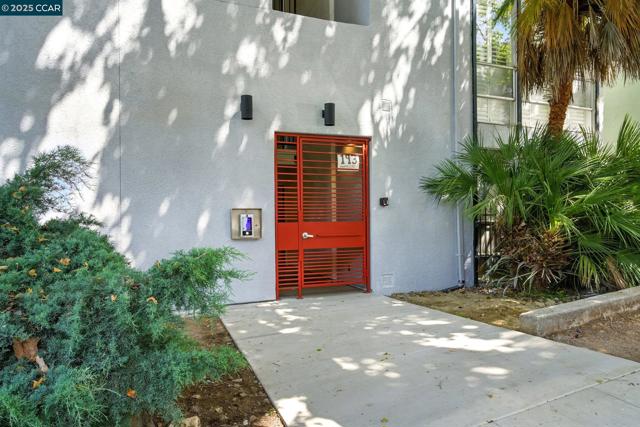 193 Montecito, Oakland CA: https://media.crmls.org/mediaz/4f42c4f7-4fd2-425f-99d0-ceeccb432bda.jpg