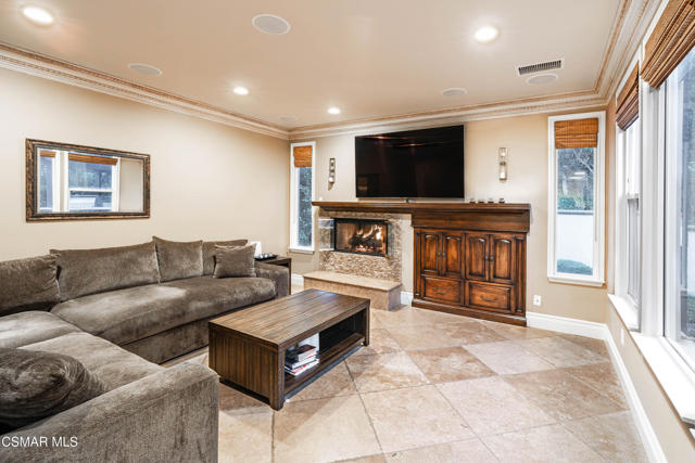 551 Rustic Hills Drive, Simi Valley CA: https://media.crmls.org/mediaz/4f43b86e-7405-4fda-b450-6fd3e6a5d321.jpg