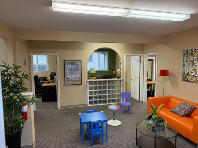 422 Peninsula Avenue, San Mateo CA: https://media.crmls.org/mediaz/4f44092f-3520-4c24-9f74-b6296360c6c9.jpg