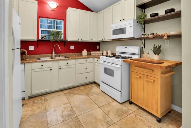 17981 Ogallala Warpath Road, Los Gatos CA: https://media.crmls.org/mediaz/4f44906f-b6f6-45ab-ab0c-b9bb25c8306f.jpg