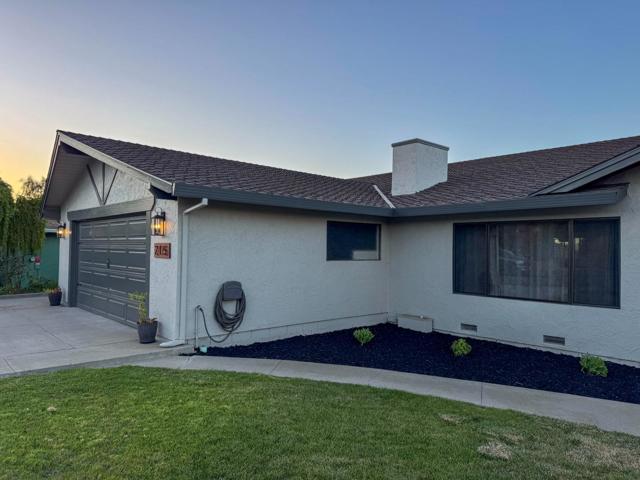 215 Rays Circle, Hollister CA: https://media.crmls.org/mediaz/4f44d050-40dc-4358-b436-75b2ae48e3a2.jpg