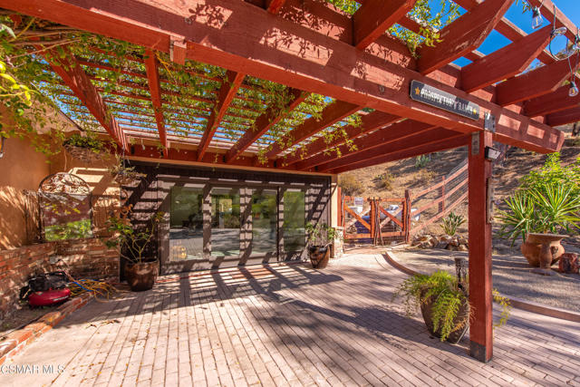 356 E Carlisle Road, Thousand Oaks CA: https://media.crmls.org/mediaz/4f452d1c-4942-48cd-aa4c-ab1cb9641bdf.jpg