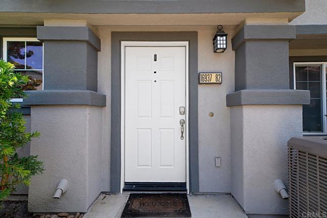 16937 Hutchins Lndg, San Diego CA: https://media.crmls.org/mediaz/4f455225-1fe7-4f9a-8ca6-4e025cc85dfe.jpg