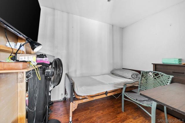 124 E View St, Fallbrook CA: https://media.crmls.org/mediaz/4f459606-b88a-468c-8ed4-b7983adcf3ed.jpg