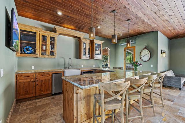 1405 Lakeview Court, San Martin CA: https://media.crmls.org/mediaz/4f45c1d8-4e84-4c19-985a-0a61725b5db2.jpg