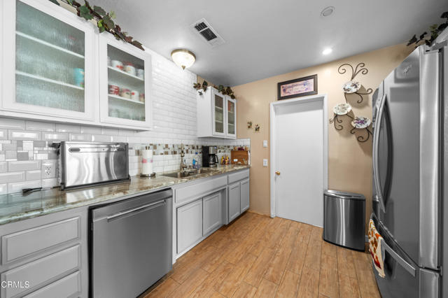 Detail Gallery Image 6 of 27 For 2304 San Marino Dr, Bakersfield,  CA 93309 - 3 Beds | 2/1 Baths