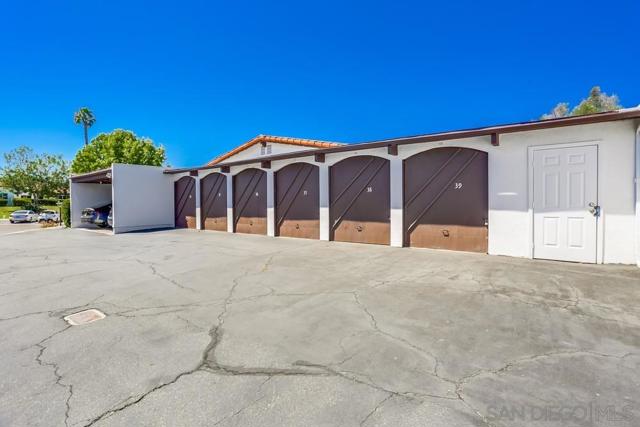 16555 Caminito Vecinos, San Diego CA: https://media.crmls.org/mediaz/4f460a10-0533-4221-ae63-0ee2baa533cd.jpg