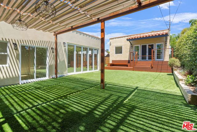 2347 Parnell Avenue, Los Angeles CA: https://media.crmls.org/mediaz/4f4643dc-9a91-446b-ab19-9f762438d621.jpg