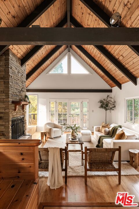 20500 Paradise Lane, Topanga CA: https://media.crmls.org/mediaz/4f46b928-2eb5-411e-b778-eb48cf99d088.jpg