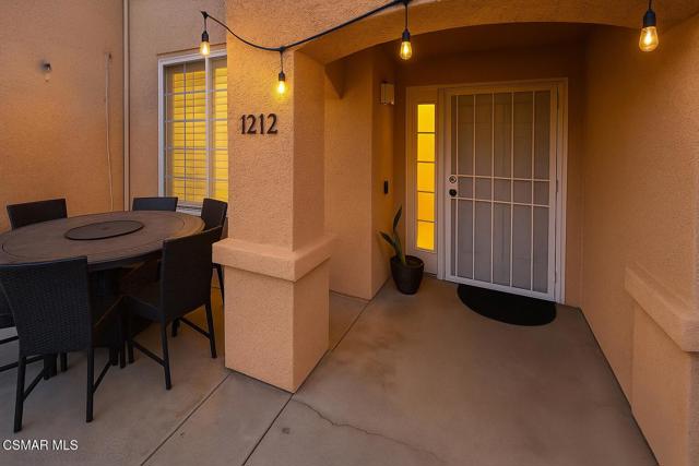 1212 Nautical Way, Oxnard CA: https://media.crmls.org/mediaz/4f479279-93b8-4c83-991c-75b45541ab3e.jpg