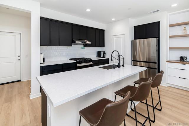 32395 Tannat Dr, Temecula CA: https://media.crmls.org/mediaz/4f479881-e00a-4c3a-bc56-ec1a949acced.jpg