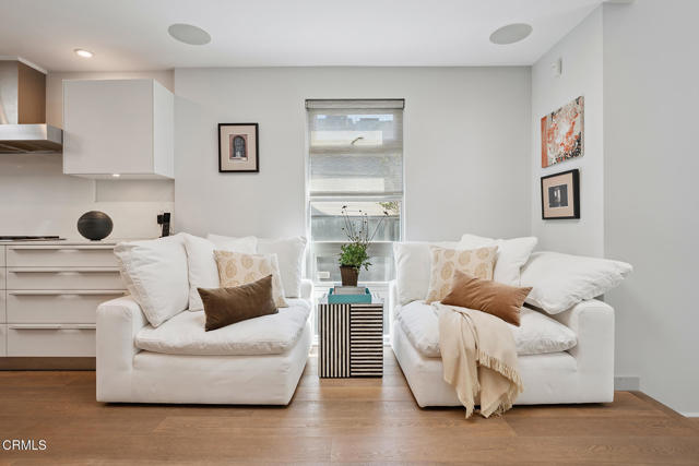 Detail Gallery Image 31 of 41 For 329 Westbourne Dr, West Hollywood,  CA 90048 - 2 Beds | 3 Baths