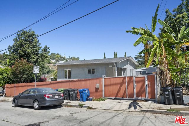 1947 Whitmore Avenue, Los Angeles CA: https://media.crmls.org/mediaz/4f47aae3-ad87-4db1-8222-f7c50ec64d42.jpg