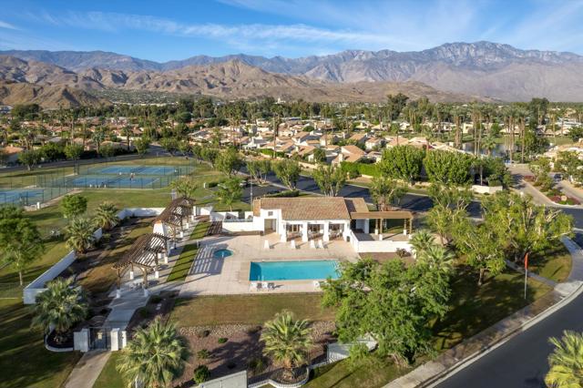 69350 Las Gardenias, Cathedral City CA: https://media.crmls.org/mediaz/4f47e7a1-feb3-4bcb-a90f-0ed226fbd5e3.jpg