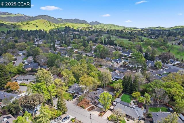 158 Pulido Rd, Danville CA: https://media.crmls.org/mediaz/4f48429d-1de9-44a8-9500-029d03d2fcff.jpg