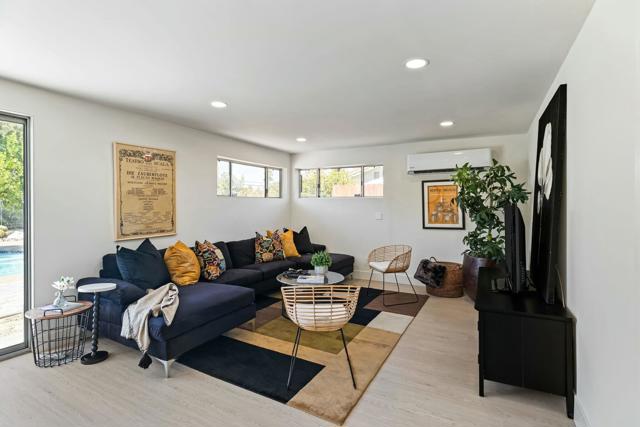 45715 Verba Santa Drive, Palm Desert CA: https://media.crmls.org/mediaz/4f48497d-7458-42f1-8497-ca3712491f74.jpg
