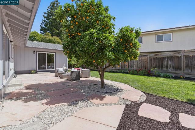 17 Bliss Ct., Pleasant Hill CA: https://media.crmls.org/mediaz/4f4863fd-fd86-4951-ab00-70cdb7b50888.jpg