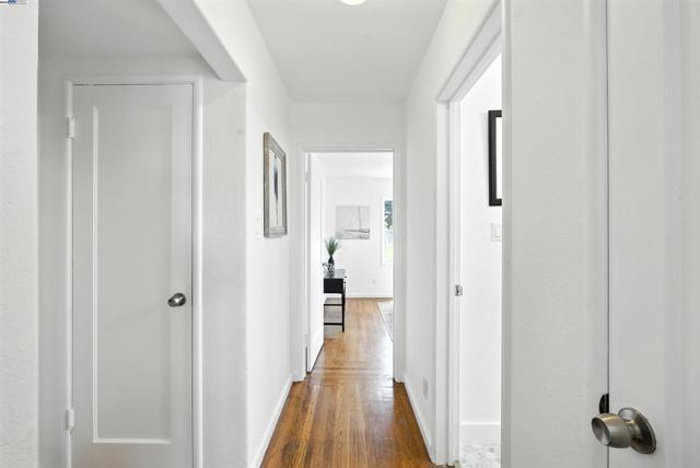 4030 Edwards Ave, Oakland CA: https://media.crmls.org/mediaz/4f48be16-00fb-459d-9511-1f8c255b9ba6.jpg