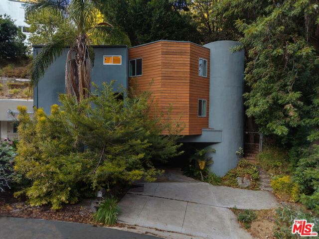 2180 Laurel Canyon Boulevard, Los Angeles CA: https://media.crmls.org/mediaz/4f491295-58ee-48ef-b955-9e02db53dca5.jpg