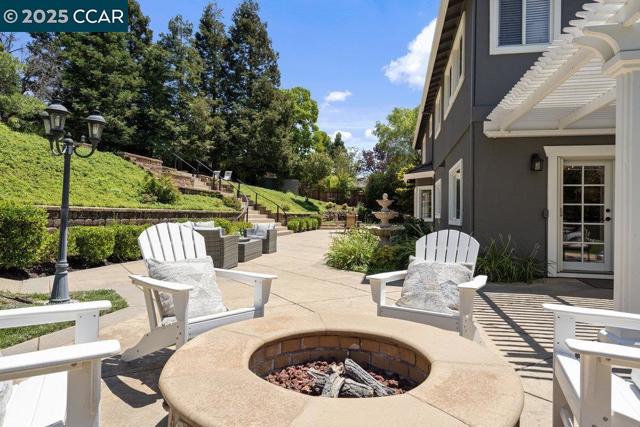 825 Bertram St, Walnut Creek CA: https://media.crmls.org/mediaz/4f4aa657-9380-40cc-907f-70958ae19c77.jpg