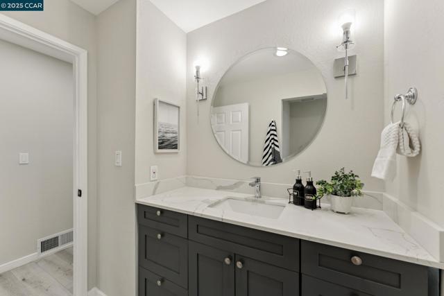 332 Kinross Dr, Walnut Creek CA: https://media.crmls.org/mediaz/4f4aede1-57c9-48d0-9d78-6c3ae96c335e.jpg