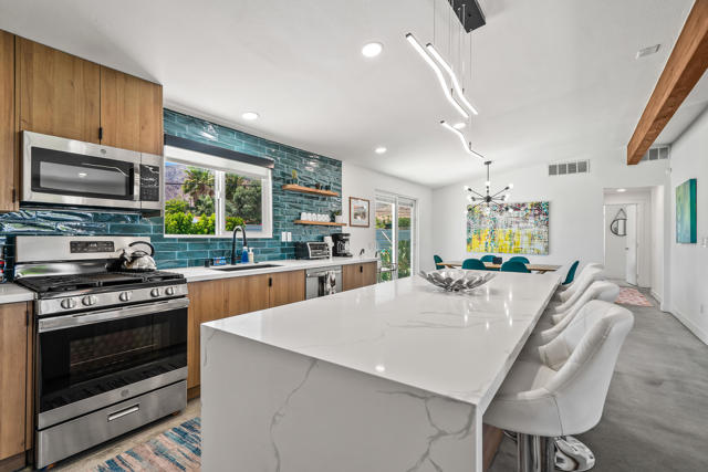 835 Rosa Parks Road, Palm Springs CA: https://media.crmls.org/mediaz/4f4b0ee5-db68-4cd2-915f-bc154af274b3.jpg