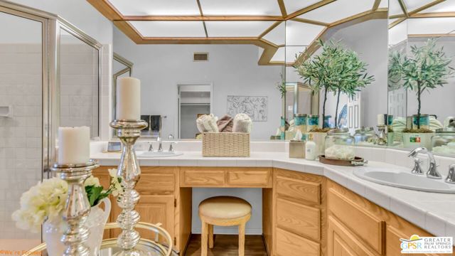 307 Appaloosa Way, Palm Desert CA: https://media.crmls.org/mediaz/4f4b27be-d7a6-40a5-9455-b9fc621f6b56.jpg