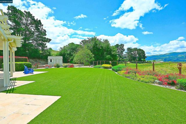 130 Samoa Ct, San Ramon CA: https://media.crmls.org/mediaz/4f4b2835-89e0-49ce-a590-696f4f28eec6.jpg