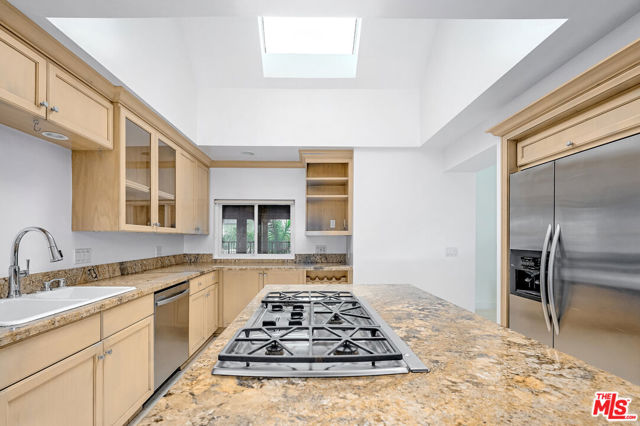 4250 Via Dolce, Marina del Rey CA: https://media.crmls.org/mediaz/4f4b61a1-3133-45f8-b61b-fa2da8934e68.jpg