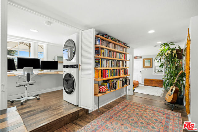 2321 Lake View Avenue, Los Angeles CA: https://media.crmls.org/mediaz/4f4b8233-7196-421c-a060-035e14f88950.jpg