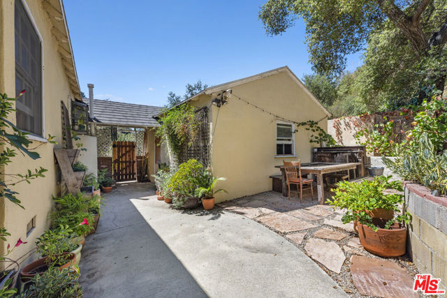 6349 Blanchard Canyon Road, Tujunga CA: https://media.crmls.org/mediaz/4f4beaa0-58b0-41cb-8616-98aae47c438e.jpg