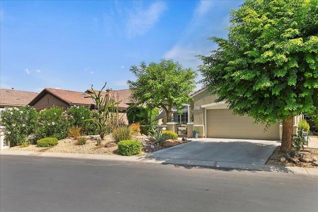 80536 Hoylake Drive, Indio CA: https://media.crmls.org/mediaz/4f4bfb5b-ee2b-4e6c-ab34-825402004ff9.jpg