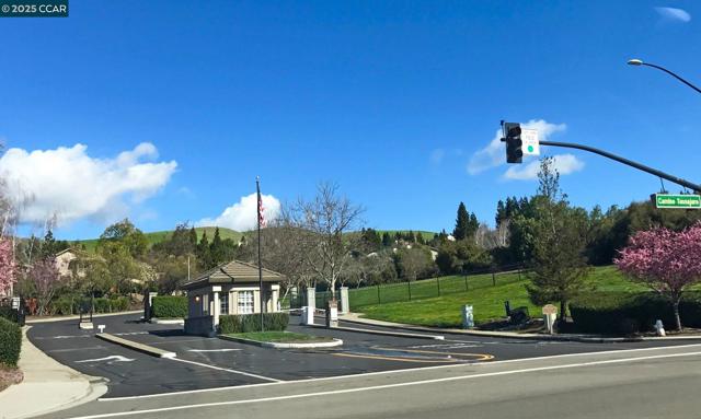 4072 Westminster Pl, Danville CA: https://media.crmls.org/mediaz/4f4c0e65-54c9-450d-a724-ed601d8a9f86.jpg