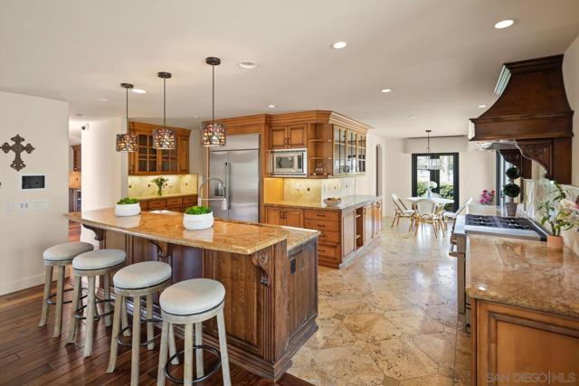 650 Glorietta Blvd, Coronado CA: https://media.crmls.org/mediaz/4f4c1082-e5d5-4021-b5b6-c126e789f11a.jpg