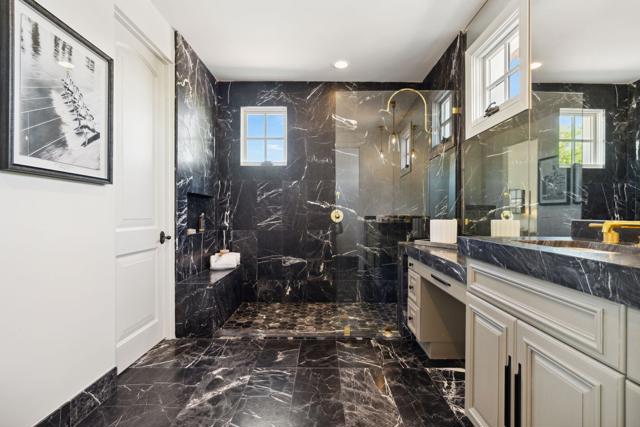 80740 Via Portofino, La Quinta CA: https://media.crmls.org/mediaz/4f4c3b0f-3dc3-464b-bfd4-d20e5b7232be.jpg