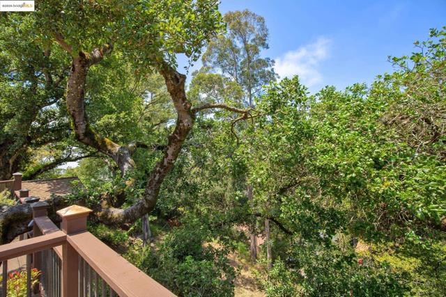 6257 Girvin Dr, Oakland CA: https://media.crmls.org/mediaz/4f4c6d33-fe07-43b4-bff5-540112c72ca1.jpg
