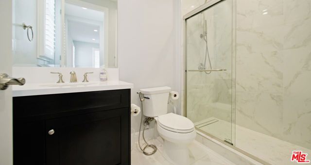 20326 W Liverpool Way, Porter Ranch CA: https://media.crmls.org/mediaz/4f4c7e7d-6931-44ec-9f02-93e448d8dd76.jpg