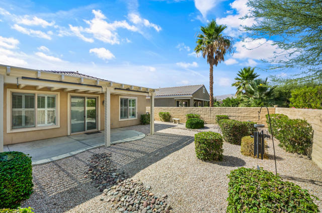 40752 Calle Guapo, Indio CA: https://media.crmls.org/mediaz/4f4cbb1c-133e-4c77-8674-2c8424d9d996.jpg