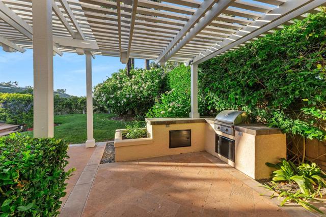 4716 Thurston Place, San Diego CA: https://media.crmls.org/mediaz/4f4ceafa-606e-4813-aca3-94bdc2960a30.jpg