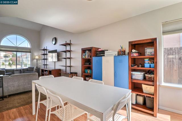 1728 Peachwillow St, Pittsburg CA: https://media.crmls.org/mediaz/4f4cf31e-0744-4702-88d5-3df332c76e4d.jpg