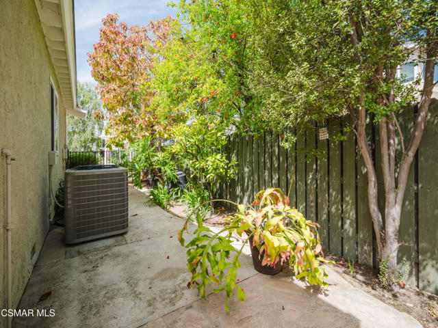 709 Zinnia Court, Thousand Oaks CA: https://media.crmls.org/mediaz/4f4cf324-16a3-4093-b4a4-a2fe5bbc69e7.jpg