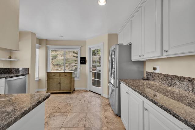 9327 Lake Murray Blvd, San Diego CA: https://media.crmls.org/mediaz/4f4cfa17-0d69-4814-8bb1-fa5bbe5b38a9.jpg