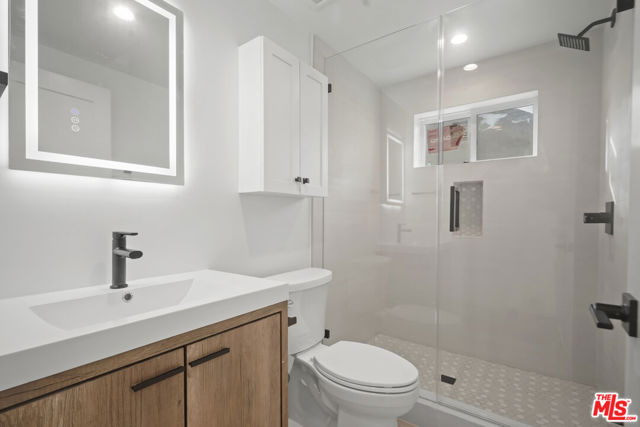 2808 S Cloverdale Avenue, Los Angeles CA: https://media.crmls.org/mediaz/4f4d0338-0bbe-45f0-91cc-cebb200dafd0.jpg