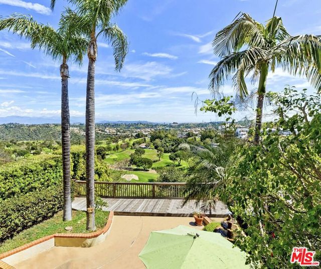 2286 Canyonback Road, Los Angeles CA: https://media.crmls.org/mediaz/4f4dafab-be23-4d7a-a91f-aaed97a135be.jpg