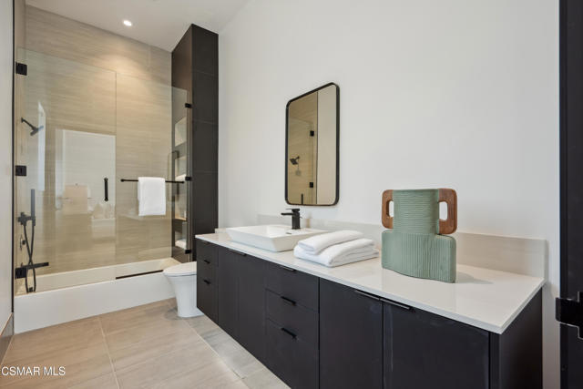 461 Lake Sherwood Drive, Lake Sherwood CA: https://media.crmls.org/mediaz/4f4db437-5028-456b-8c68-1555ae70a091.jpg