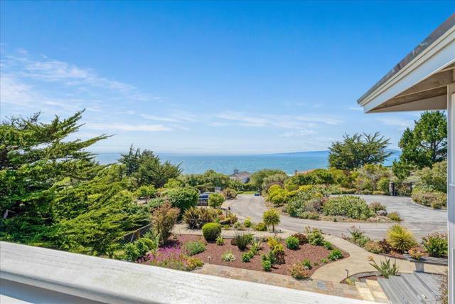 405 Heather Point Lane, Watsonville CA: https://media.crmls.org/mediaz/4f4dfc59-2583-4151-b20f-ba0f9fd9fc7b.jpg