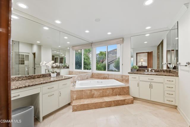 5816 Middle Crest Drive, Agoura Hills CA: https://media.crmls.org/mediaz/4f4e66e7-86ec-46be-82f6-84acd1f608b1.jpg