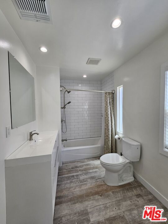 4031 Brunswick Avenue, Los Angeles CA: https://media.crmls.org/mediaz/4f4e71ce-176f-4956-9d19-58801ea43c9a.jpg