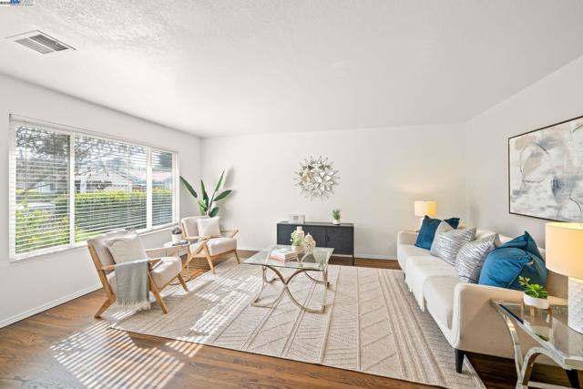 2935 Pine Valley Rd, San Ramon CA: https://media.crmls.org/mediaz/4f4e742d-1970-4122-8bb3-dcdaef7d5e77.jpg