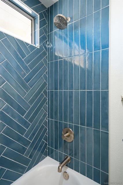 11475 Eastridge Pl, San Diego CA: https://media.crmls.org/mediaz/4f4e926c-735c-40f4-8bf7-8e9d8cf992f2.jpg